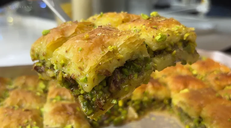 Ev Yapımı Fıstıklı Baklava Tarifi: Hazır Yufkayla Çıtır Katlar