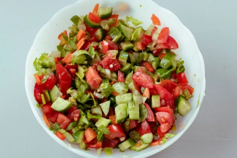 Çoban Salatası Tarifi: Klasik ve Dengeli Soslu