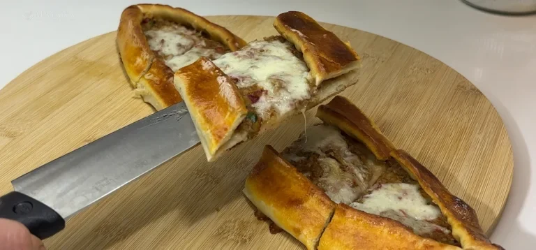 Evde Kıymalı Pide Tarifi: Yumuşak Hamur ve Dengeli İç Harç