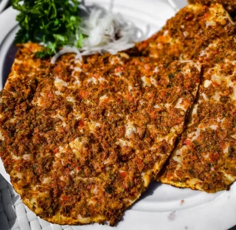 Lahmacun İçin Kişi Başı Kıyma ve Hamur Ne Kadar Olmalı?