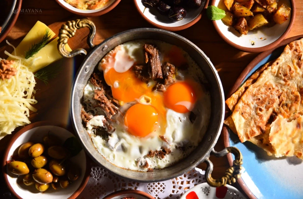 Tereyağında pişmiş beyazı set, sarısı bütün sahanda yumurta