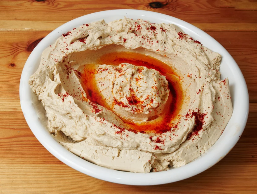 Ev yapımı humus servis görünümü