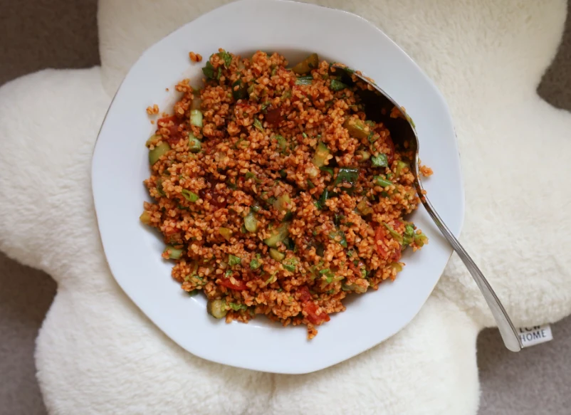 Kapya biber mısır turşu ve yeşillikli bulgur salatası