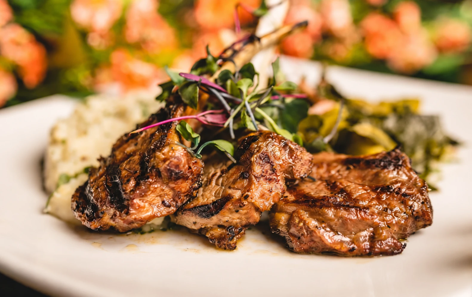 Küşleme Kebabı, geleneksel Gaziantep usulü sunumuyla servis tabağında
