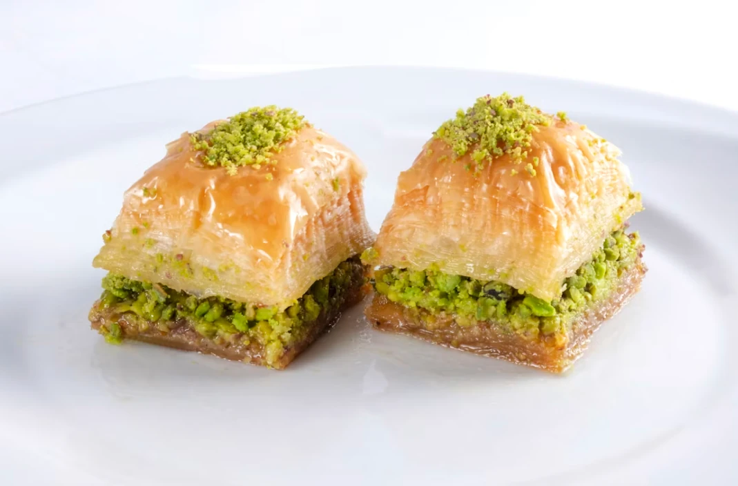 Fıstıklı Antep baklavası dilimleri